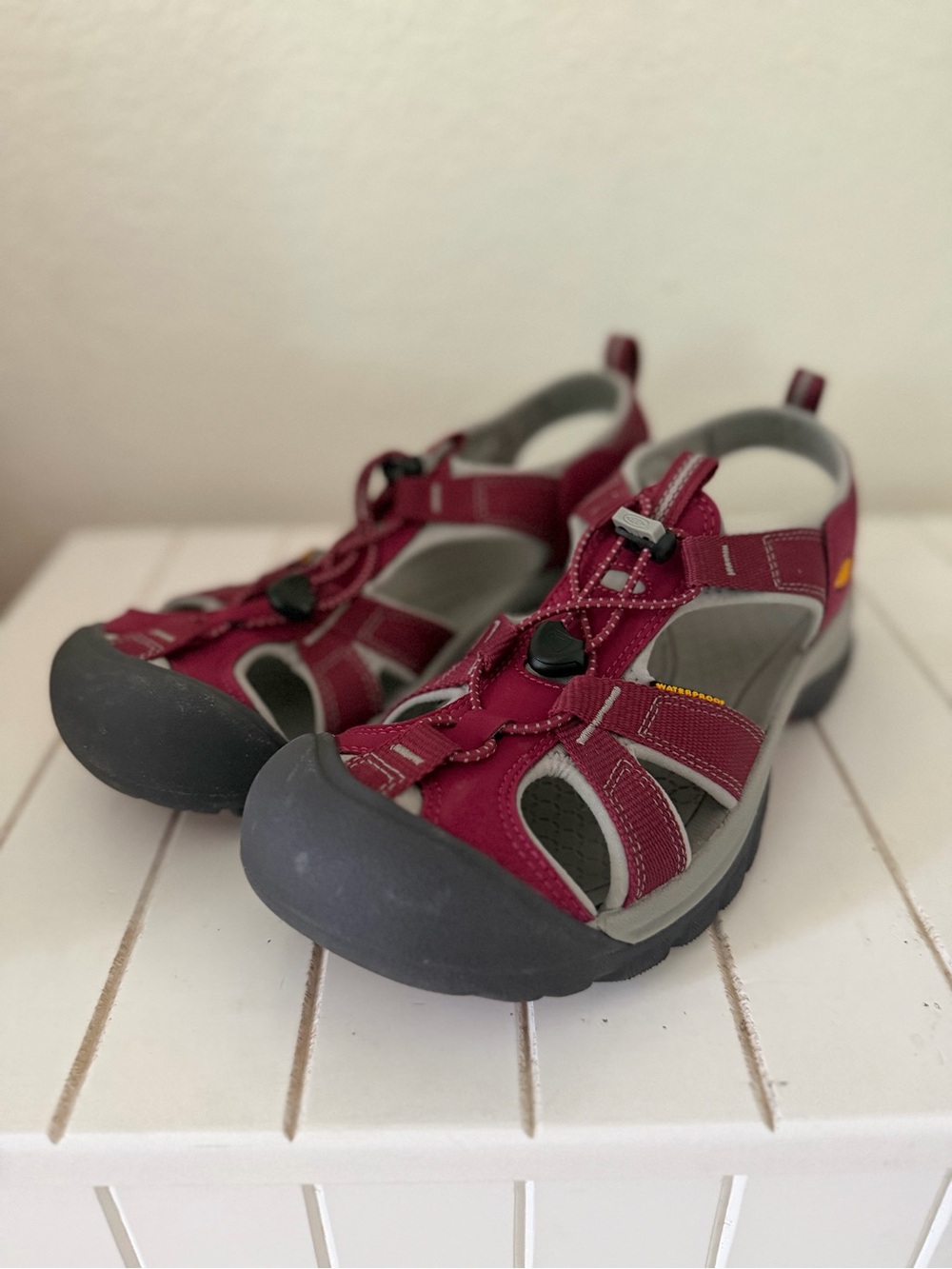 Keen Whisper Women’s Sport Water Sandals Beet Red Honeysuckle Closed Shoe